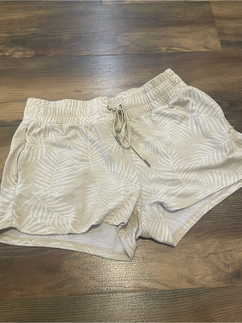 Free Fly Women’s Soft Sweat Shorts Palm Print Beige Size L Lounge Casual